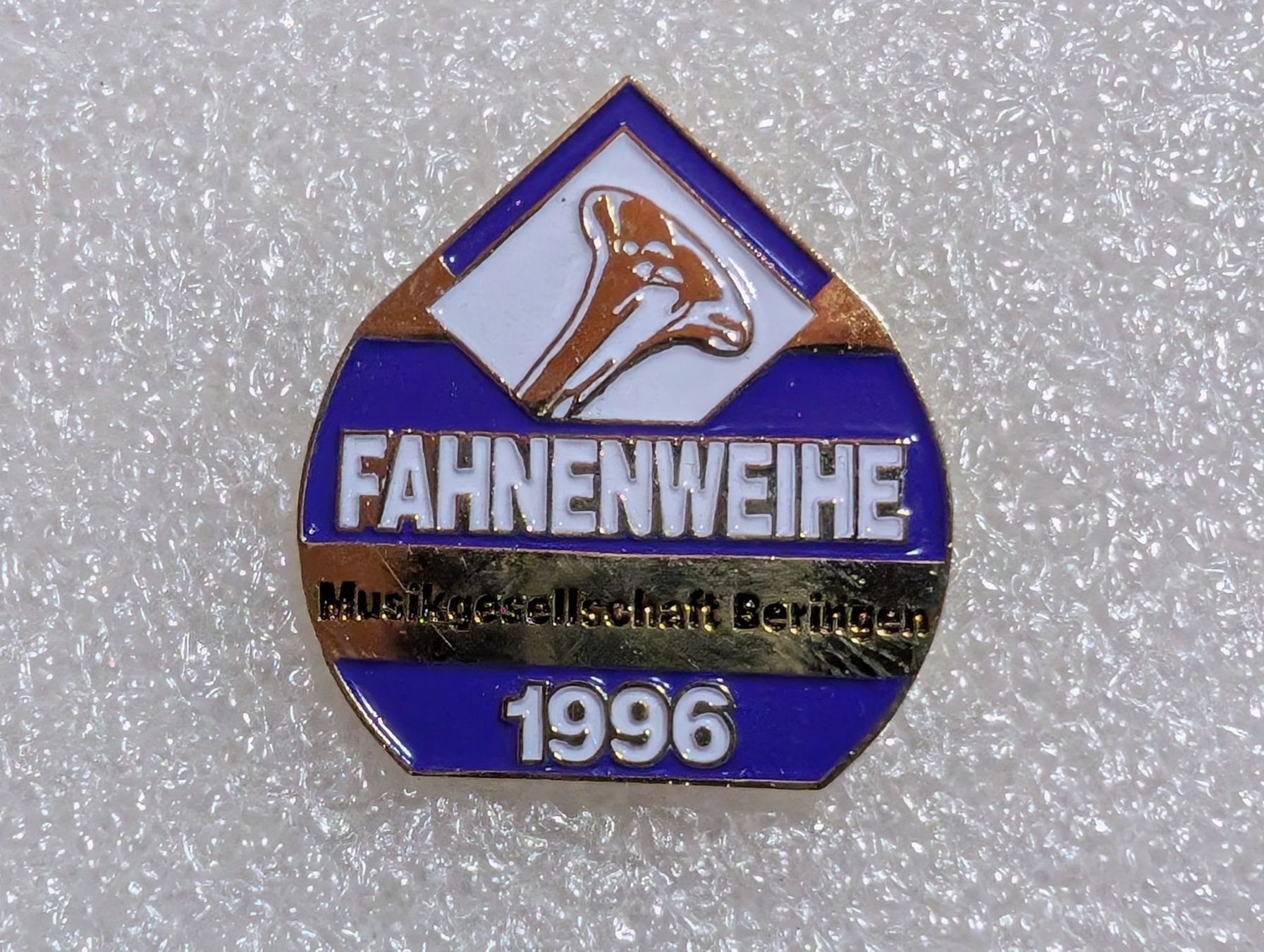 Placchette & Badge: Ansteckpin 256: Fahnenweihe – Usato da Oppligen venduto da Pin-Fall-Shop