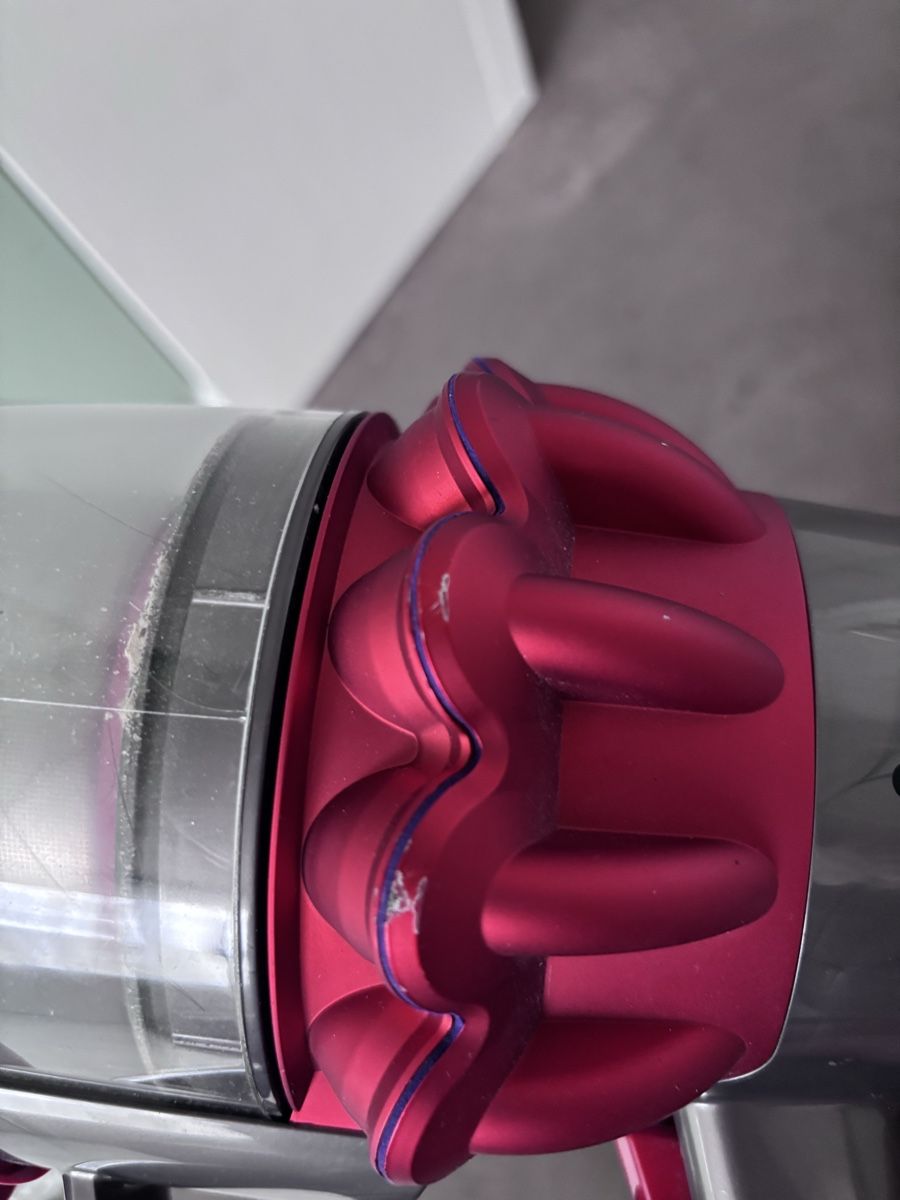 Dyson Staubsauger & Zubehör: Dyson V10 Staubsauger – Gebraucht aus Zürich von mme95 4
