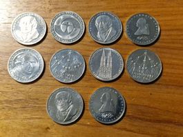 10 Gedenkmünzen Deutschland 5 D-Mark Münzen (C65)