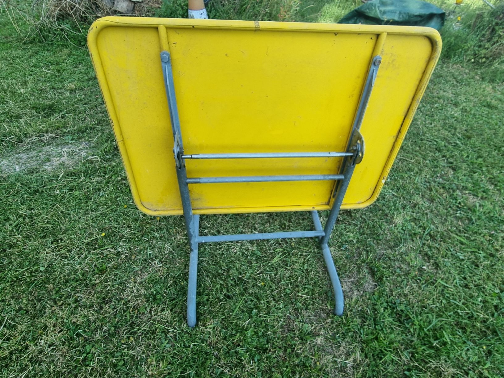 Tische: Bigla  Gartentisch Top  – Gebraucht aus Berschis von treedosha01 1