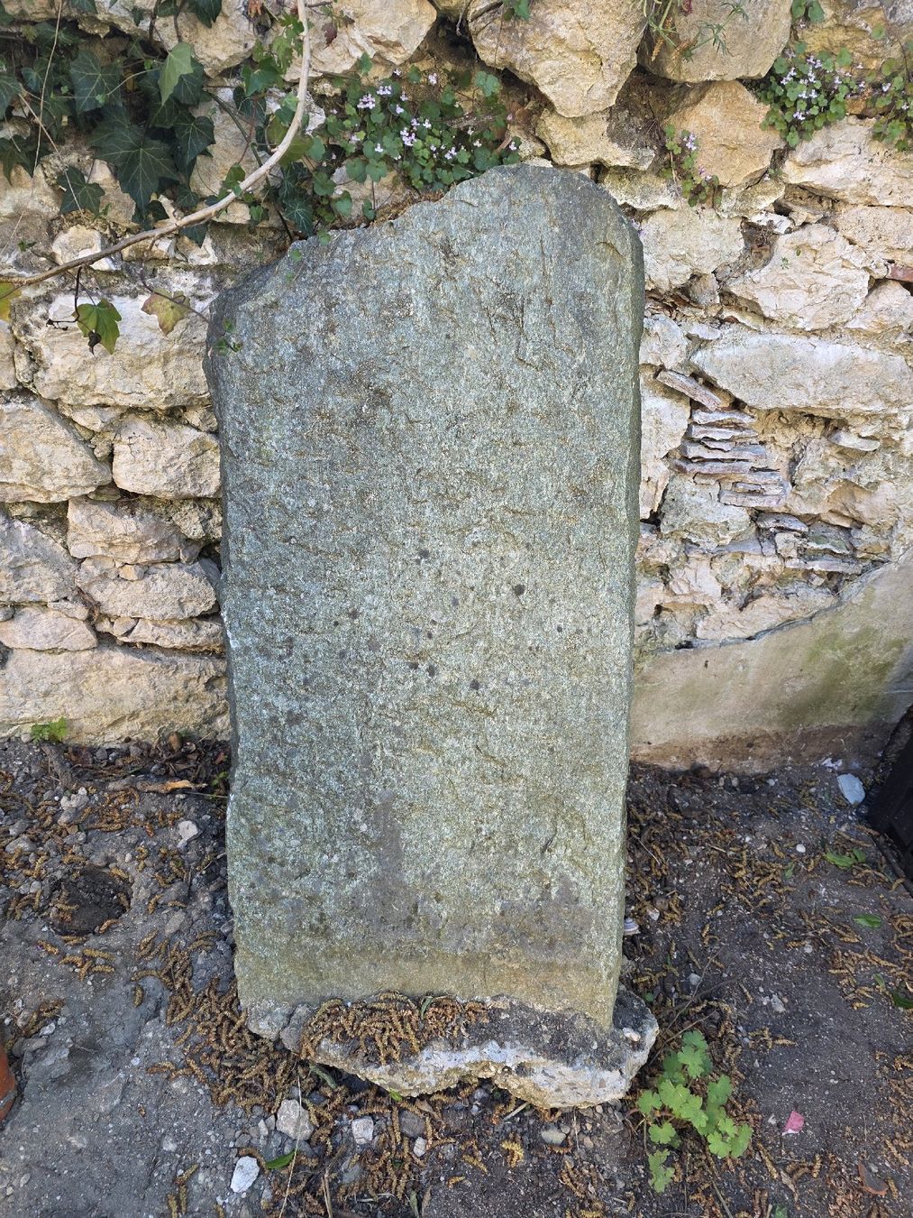 Pietre & tegole: Grabstein aus Granit – Usato da Twann venduto da flo_2v5r