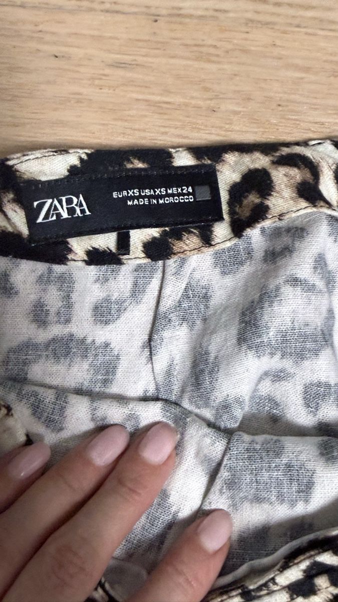 Zara Gonne: Jupe Zara léopard taille XS neuve – Usato da Cham venduto da Ezhdoll 1