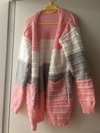Rosa Strickjacke mit Taschen, Grösse M, neu