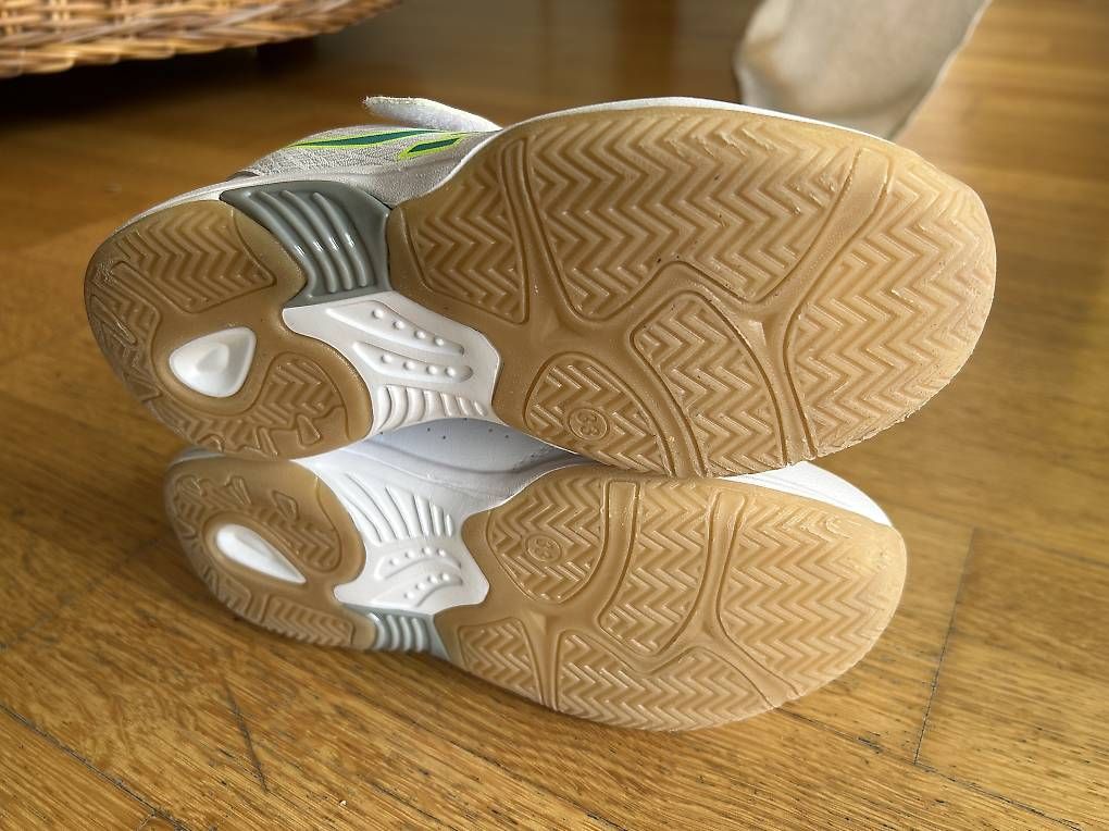 Chaussures garçon: Hallenschuhe Gr.33 – D'occasion à Luzern par sarafina2 2