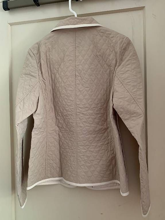 Jacken: Beige Steppjacke  – Gebraucht aus Zürich von lil_xr6x 1