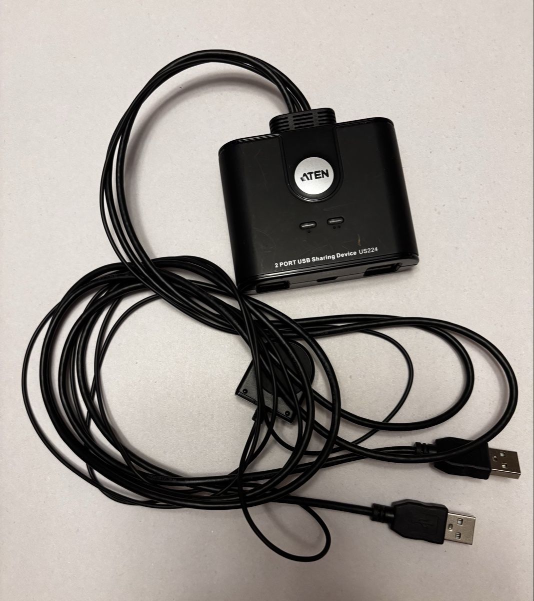 Hub & Switch: Aten Us224 KVM Switch – Usato da Basel venduto da diewebmeisterin
