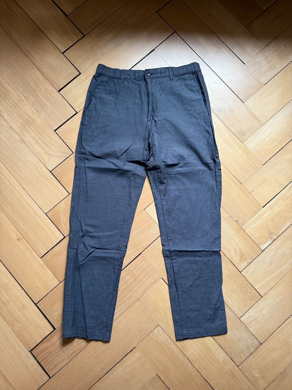 Uniqlo Pantalons: UNIQLO - Hose graublau M – D'occasion à Zürich par Diazaio