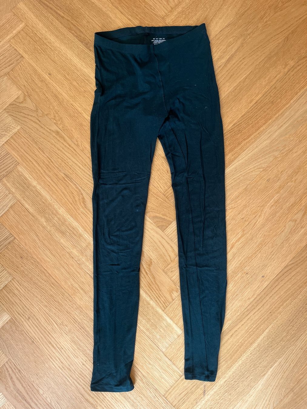 Top: Kowa Yoga Set Dunkelgrün – Usato da Zürich venduto da bretxo 6