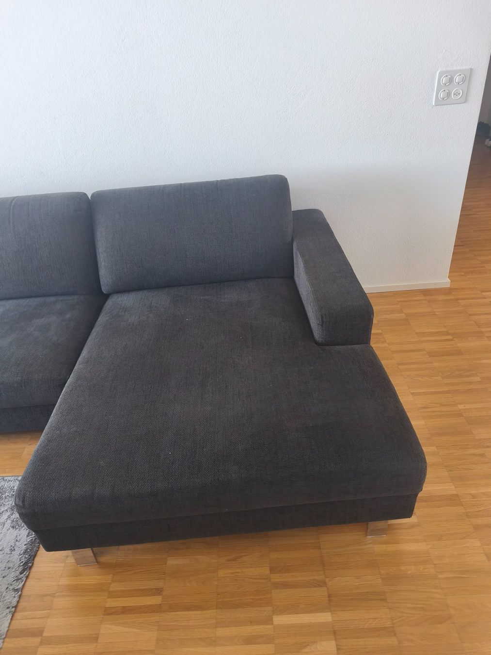 Pfister Sofas: Sofa dunkelgrau mit Ottomane guter Zustand – D'occasion à Zürich par Zixi 1