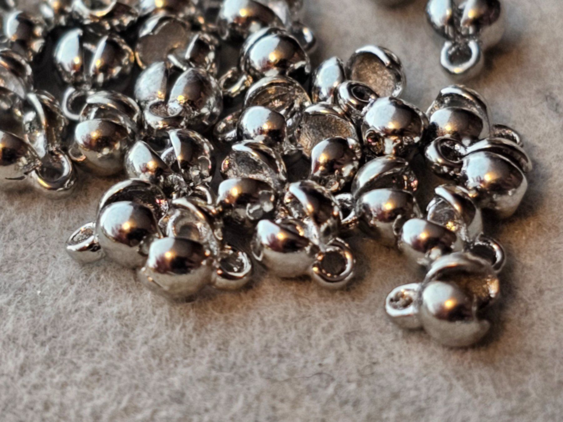 Kit bricolage: 30x Silber Endteile Klappkapsel Kappe Schmuck basteln – Nuovo (secondo la descrizione) da Riedt b. Erlen venduto da Gottestraene 2