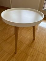 2 Beistelltische Stil weiss/Holz  CHF 10/Stück