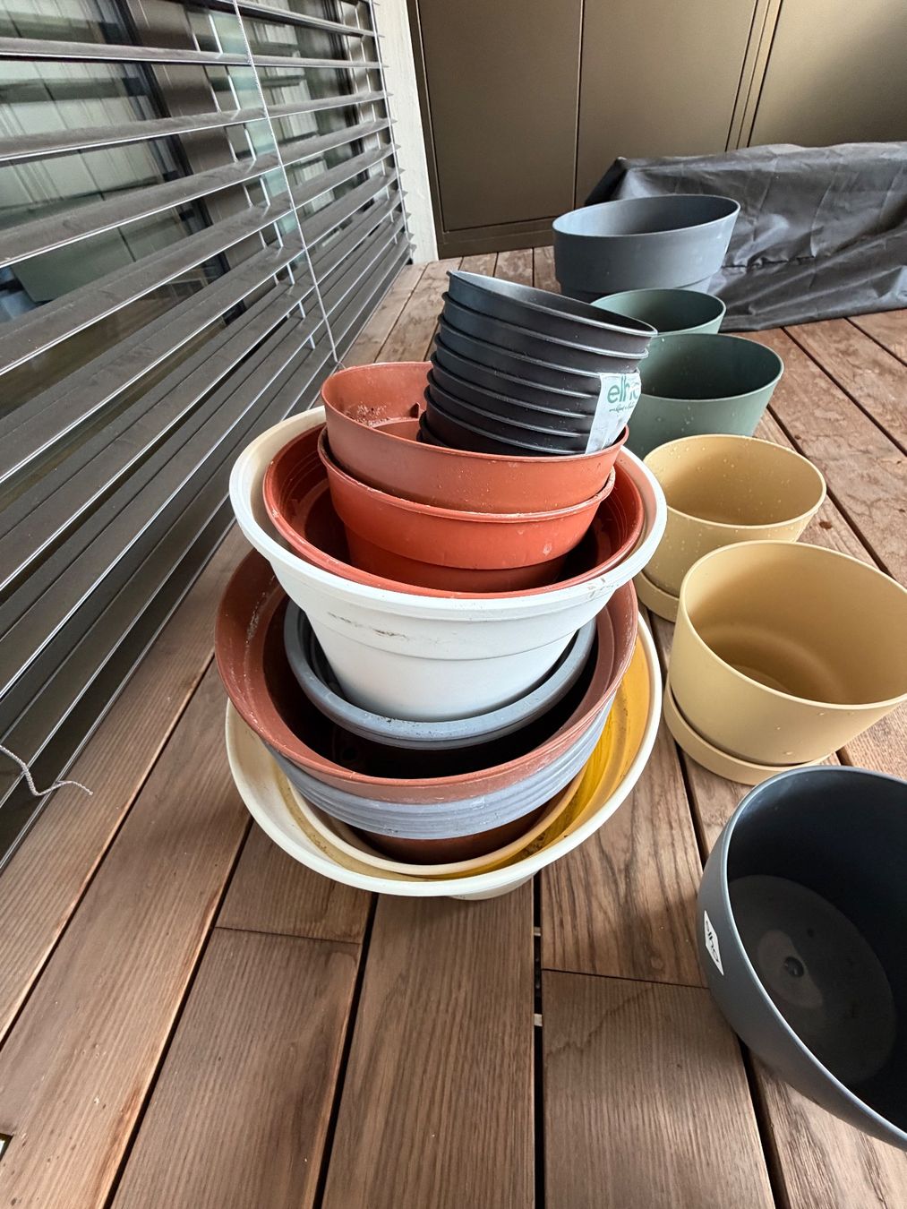 Blumentöpfe: Blumentopf-Sortiment – ​​verschiedene Größen, Farben – Gebraucht aus Altendorf von Angie__Z 1