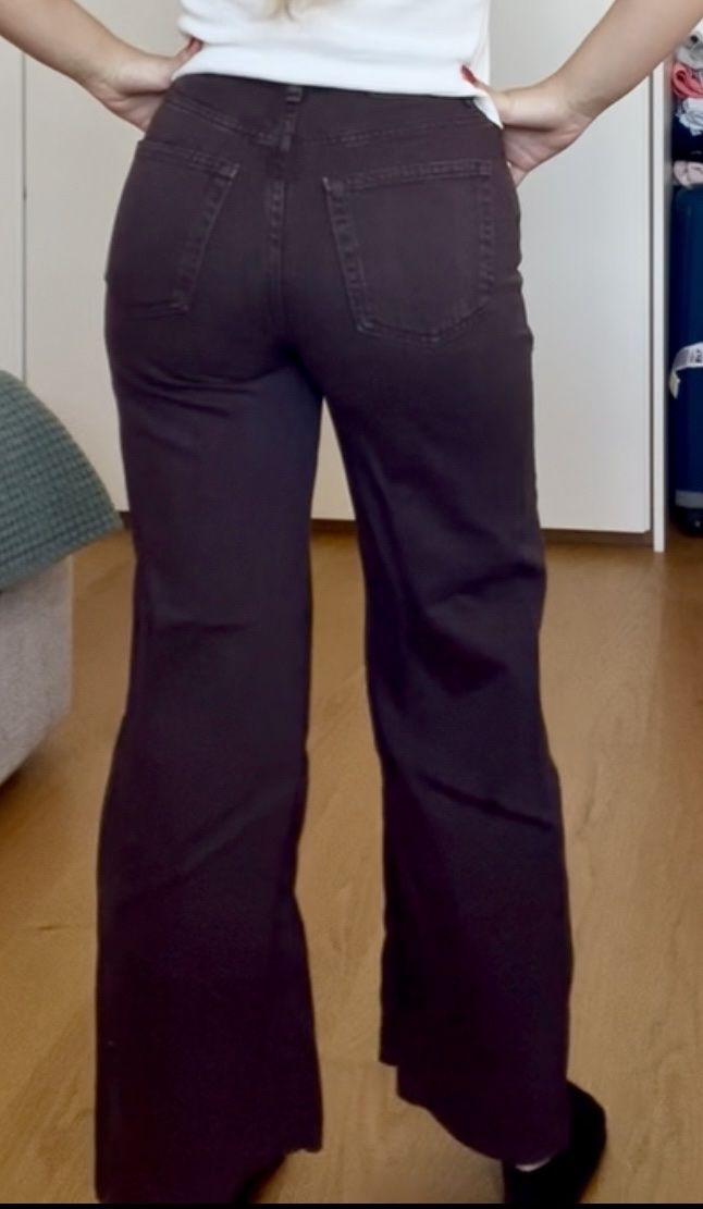 Pull&Bear Hosen: Jean ample Pull&Bear taille 36 marron foncé pour l'automne – Gebraucht aus Plan-les-Ouates von jes_2f9r 4