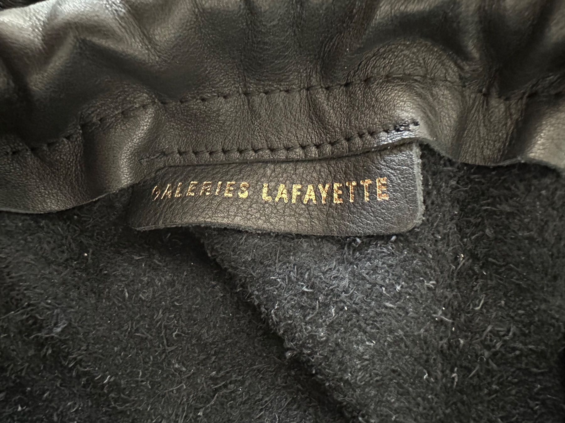 Rucksäcke: Galeries Lafayette Lederrucksack  Schwarz  Echtleder – Gebraucht aus Basel von Rouge. 5