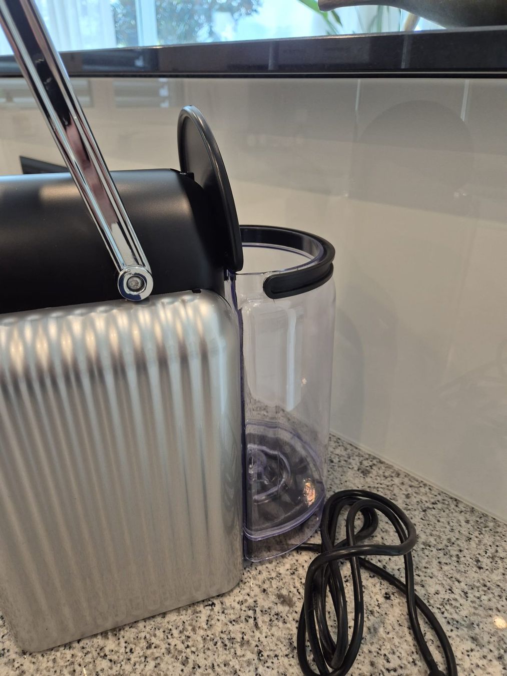 Nespresso Kaffeemaschinen & Espressomaschinen: NESPRESSO  Zenius ZN100 Pro – Gebraucht aus baar von Autumvibes 2