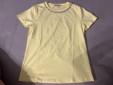 T-Shirt gelb mit Herz-Strass-Kragen XS neu