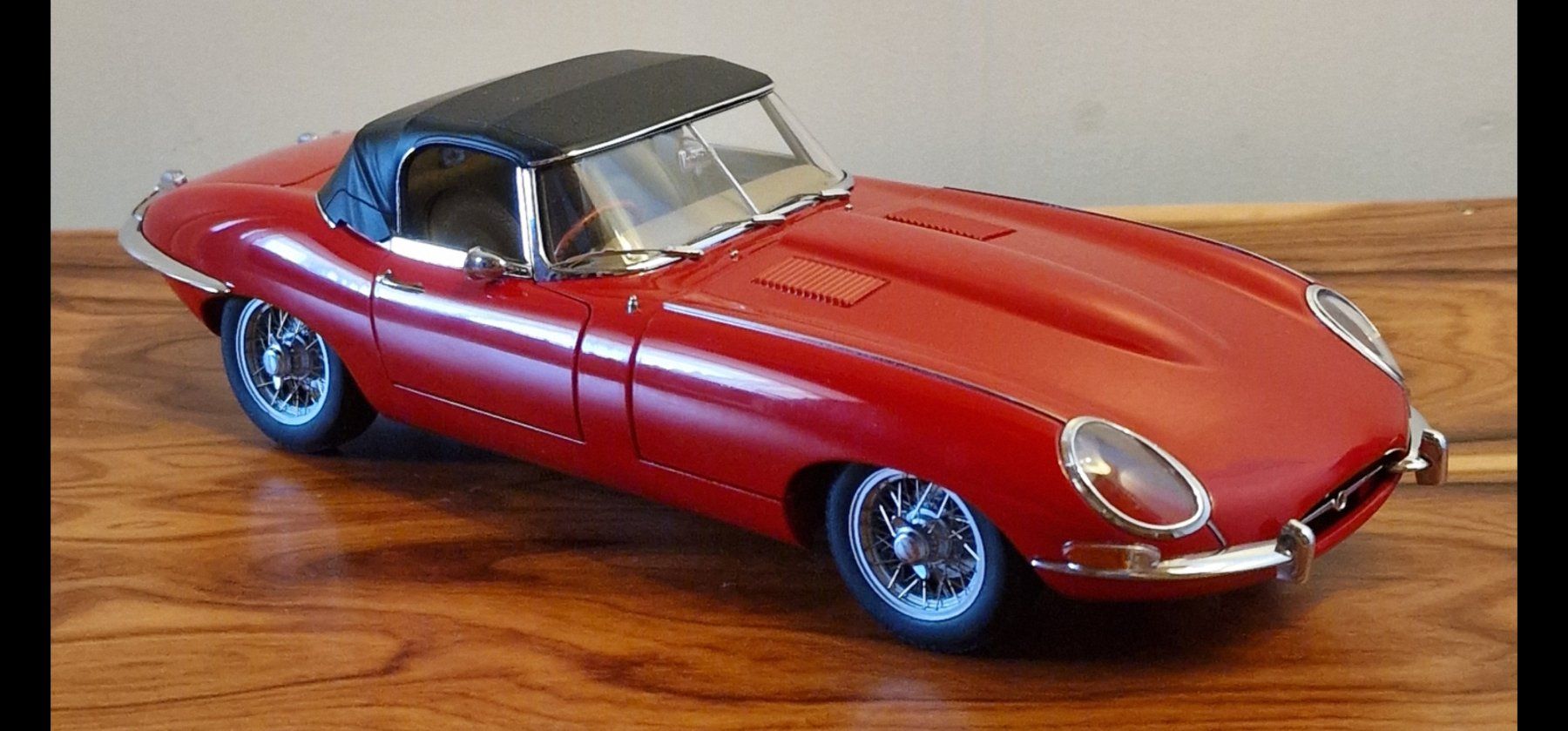 Autoart Modellautos: Autoart 1:18 Jaguar E-Type Roadster rot – Gebraucht aus Rüti b. Büren von tempo50 1