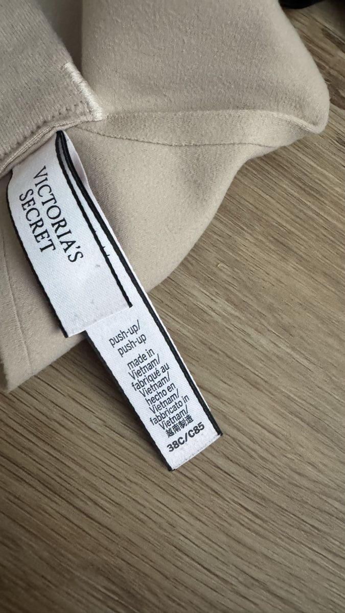 Victoria's Secret Altra biancheria intima: Victoria's Secret BHs Push-up 38C/85   – Usato da Steinhausen venduto da LMercado 3
