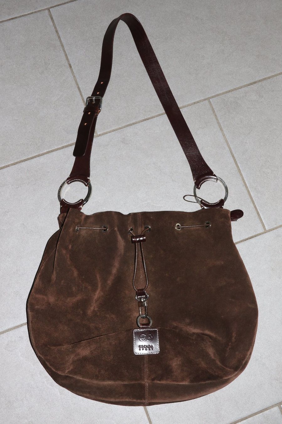 Escada Sacs femmes: ESCADA wunderschöne echt Wildledertasche – D'occasion à Oberwil-Lieli par Svetlana28 2
