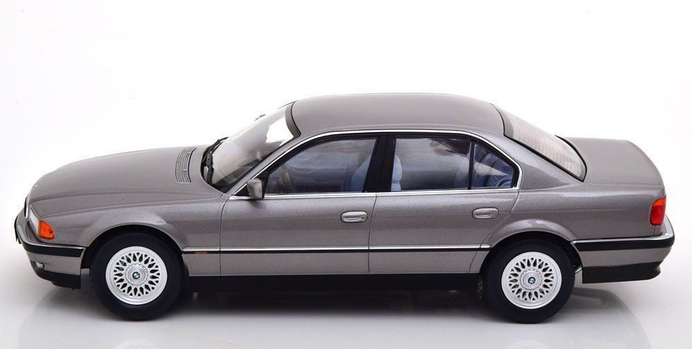 BMW Modellautos: BMW 740i E38 Phase I 1994-1998 grau met. – Neu und originalverpackt aus Gerlafingen von espero88 2