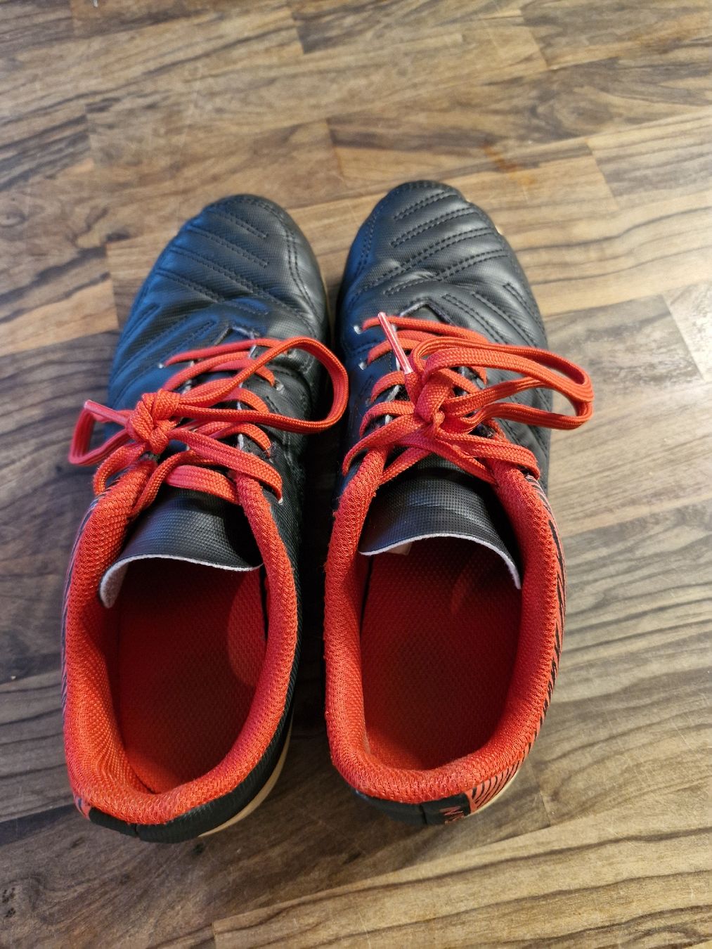 Decathlon Scarpe per ragazzi: Fussball/Hallenschuhe gr. 38 – Usato da Biberist venduto da Bonduelle 2