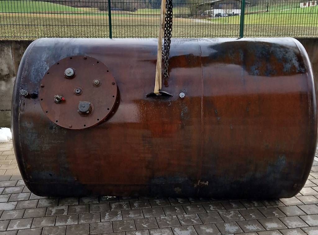 Abbeveratoi e trogoli: Stahltank 5.800 Liter (Regenwassertank) – Usato da Endingen venduto da Volvo2211 2