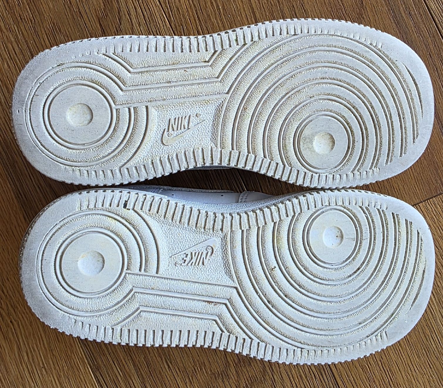 Nike Scarpe per ragazze: Nike Kinder weiss Grösse 32 gebraucht – Usato da Zell LU venduto da claro62 5