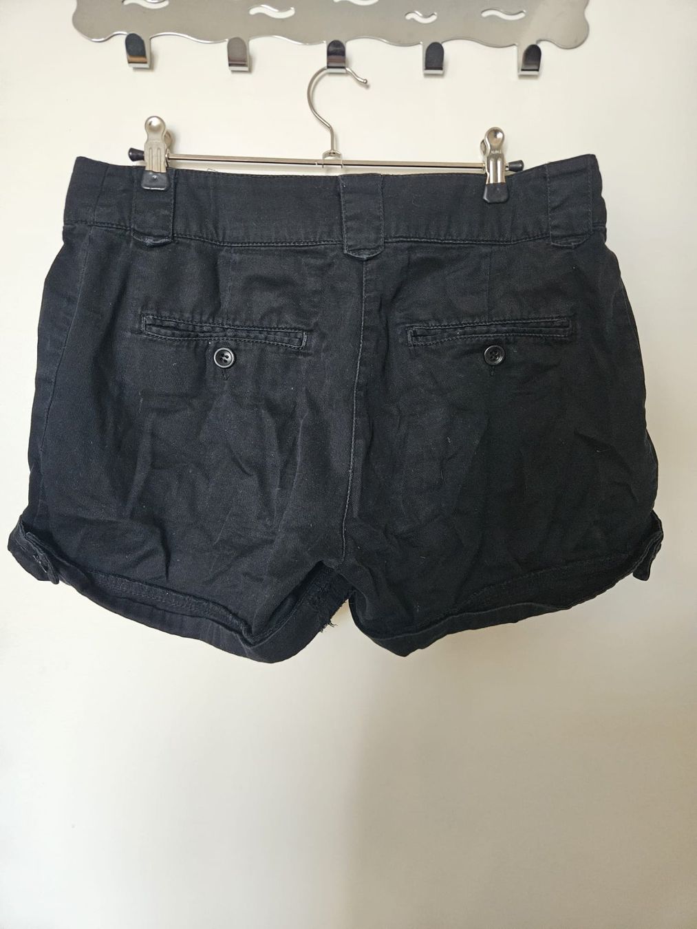 Pantalons: Schwarze kurze Shorts – D'occasion à Muri b. Bern par mar_2hpg 1
