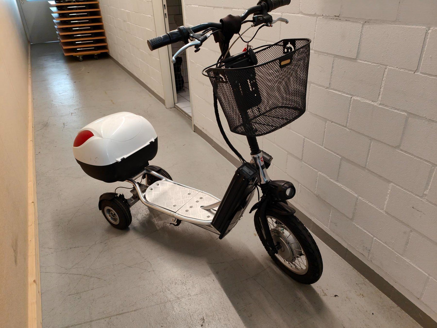 Veicoli elettrici: E-Scooter 3-rädig mit Zubehör – Usato da Ballwil venduto da Phippu9