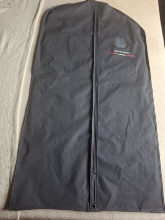 Housse de protection vêtement marque Pierre Cardin