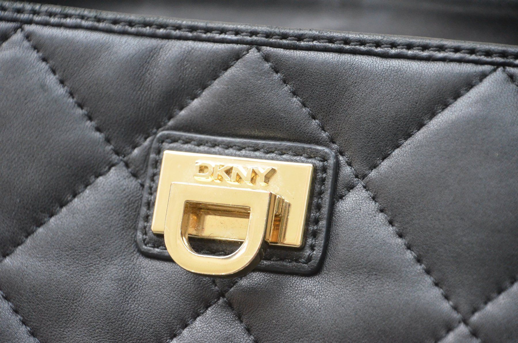 DKNY Borse da donna: Tasche DKNY Quilted sac Leder / cuir – Usato da Collonges venduto da arashee 3
