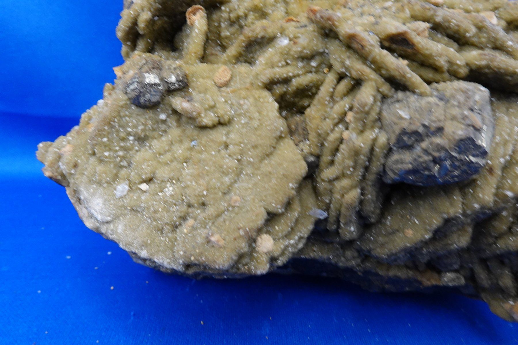 Minerali & Pietre curative: Pyrrhotit mit Siderit und Chalkopyrit – Usato da Schinznach Bad venduto da Demerald 4