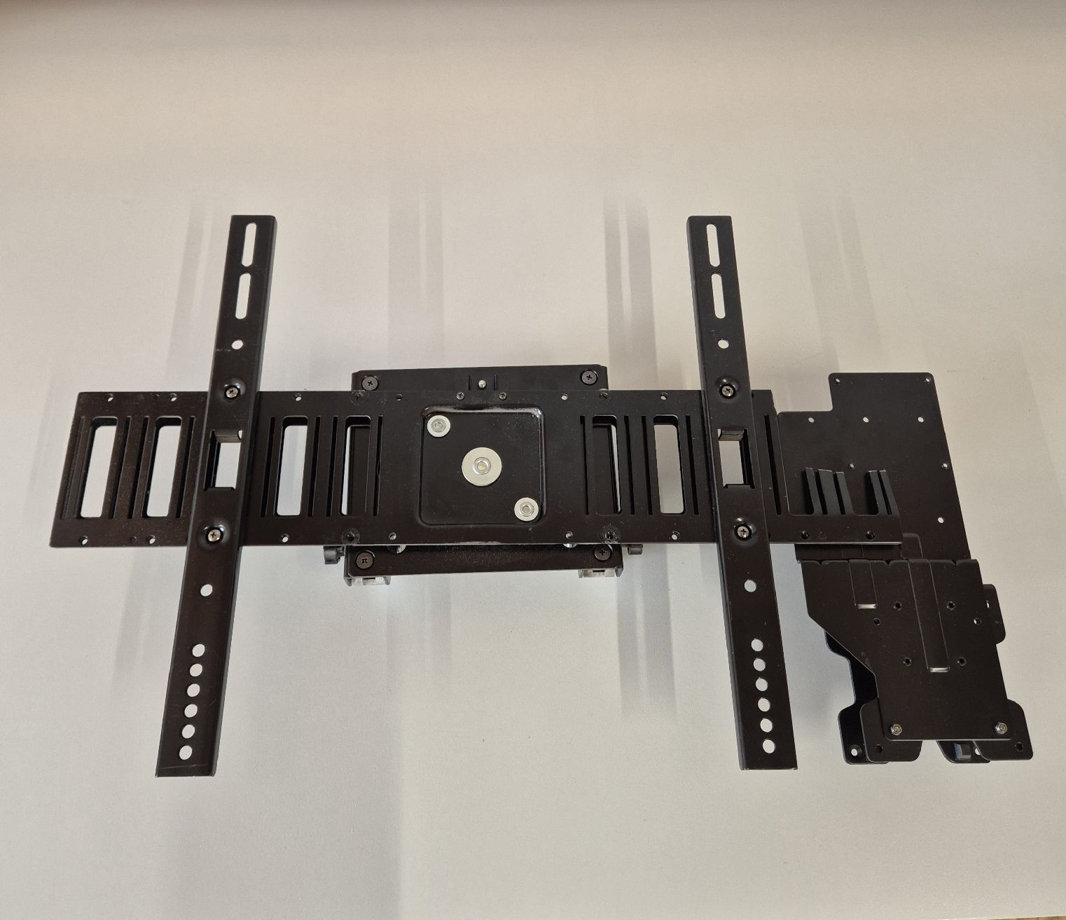 Ergotron Supporti a parete: Ergotron Screen/TV Wandhalterung – Usato da Neuenkirch venduto da Saedu