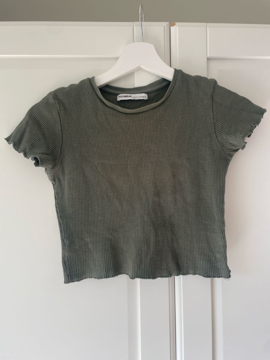 Pull&Bear T-shirt: Süsses Pull&Bear T-Shirt, Grösse S, Olivgrün – Usato da Sissach venduto da nelimas