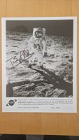 Edwin E. "Buzz" Aldrin, Original Autogramm auf Foto in s/w