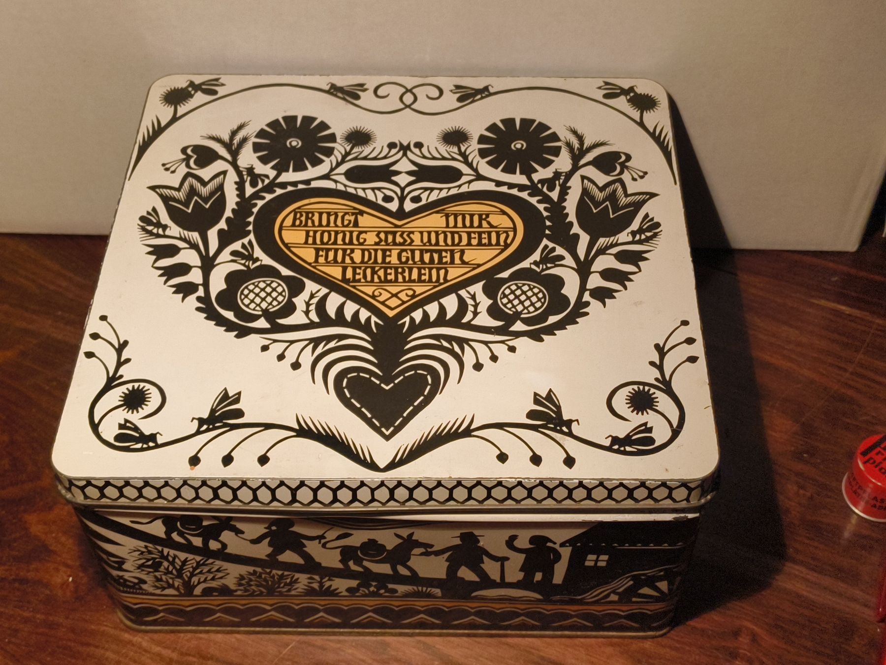 Tutte le decorazioni: antike Läckerli Huus Blechdose Basel Scherenschnitt Deko – Usato da stettlen venduto da VintageBern_ch 1