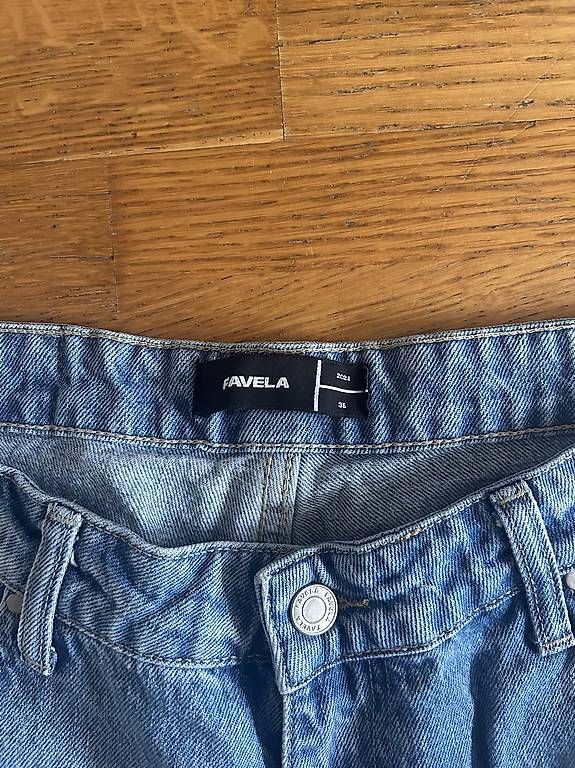 Jeans: favela blue jeans – Usato da Hünenberg See venduto da broglisvintage 1
