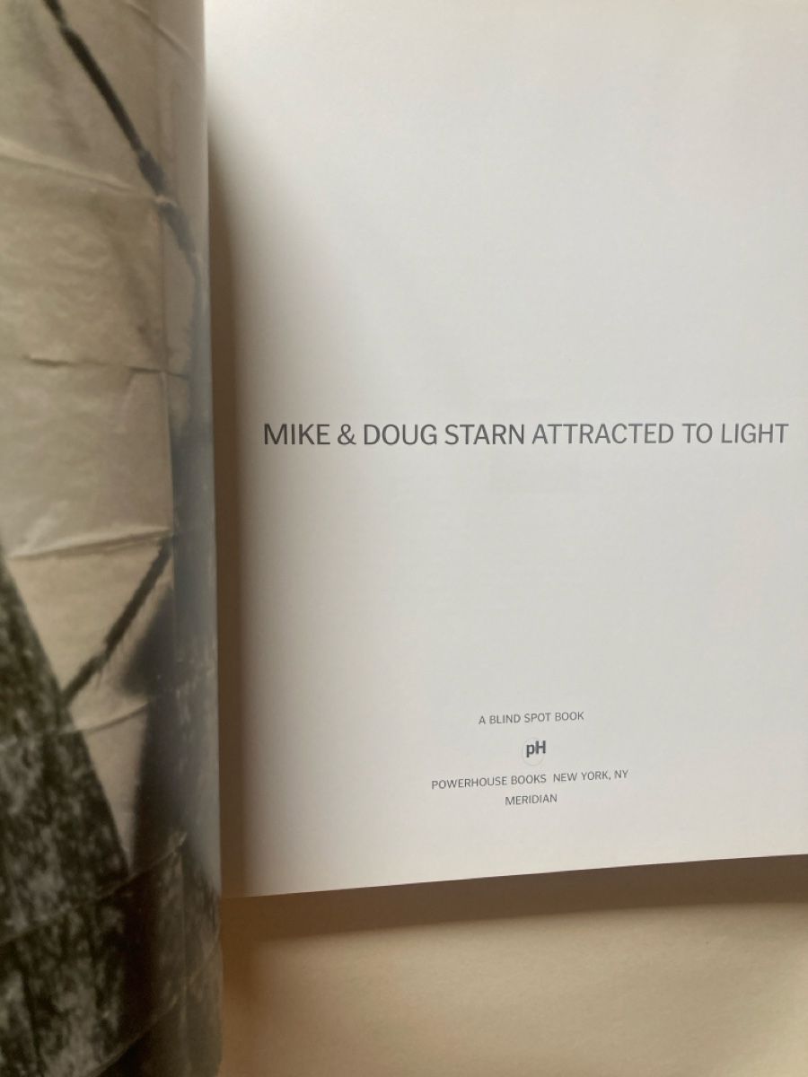 Bücher: MIKE & DOUG STARN ATTRACTED TO LIGHT  – Gebraucht aus Zürich von 000rk 1