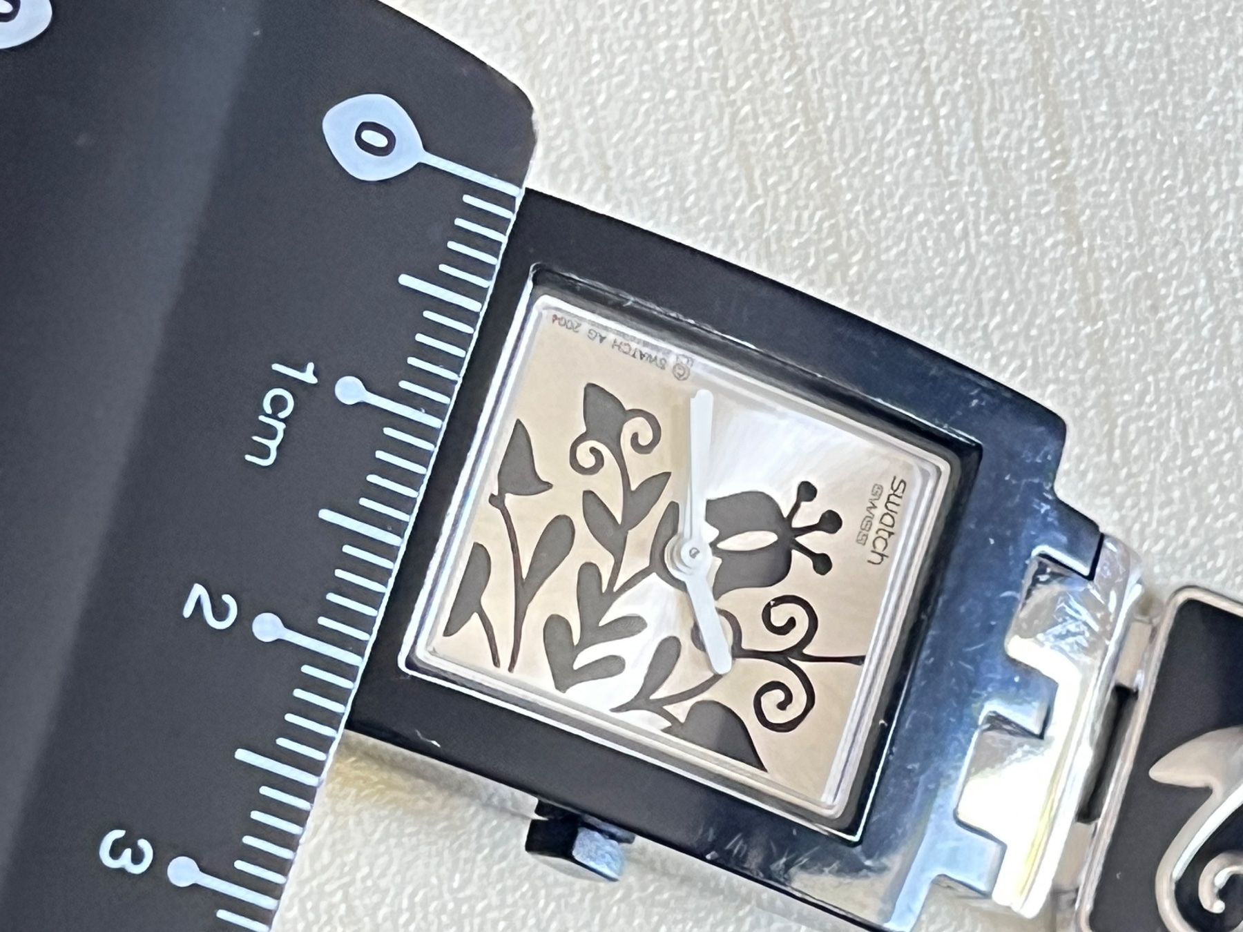 Swatch Orologi: Schöne Swatch Uhr mit Blumenmuster, elegant & zeitlos – Usato da Grenchen venduto da chththl 2
