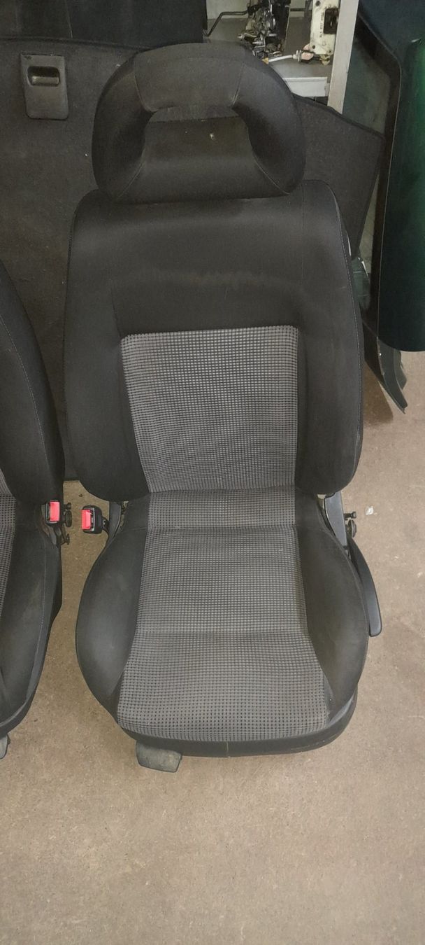 Tutti pezzi di ricambio auto: Sitzgarnitur VW Bora Limousine – Usato da Cham venduto da vento9 5