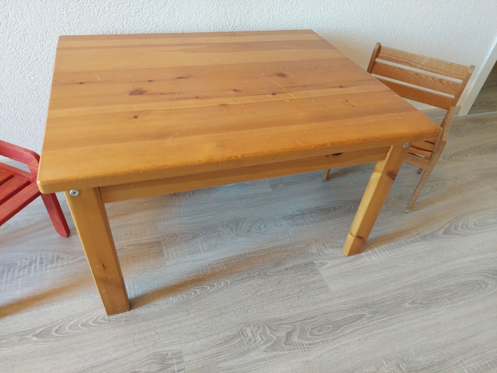 Set di tavolo e panche: Kindertischli und Stühle – Usato da Frauenfeld venduto da bab_7qkj 2