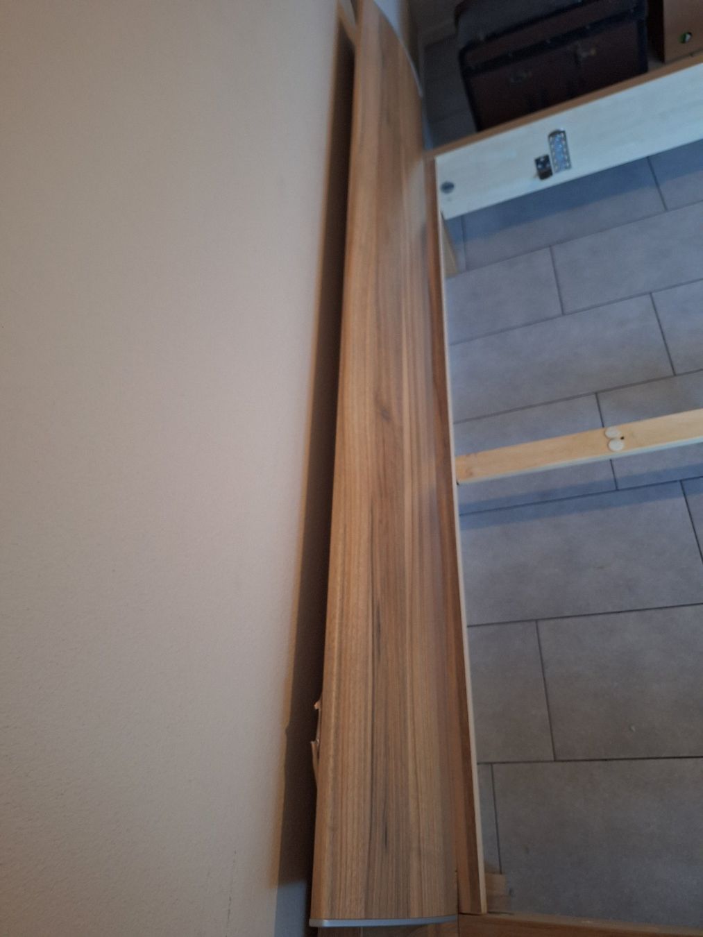 Lits: Robustes Doppelbett-Gestell mit Kopfteil – D'occasion à Boswil par Kumurati 2