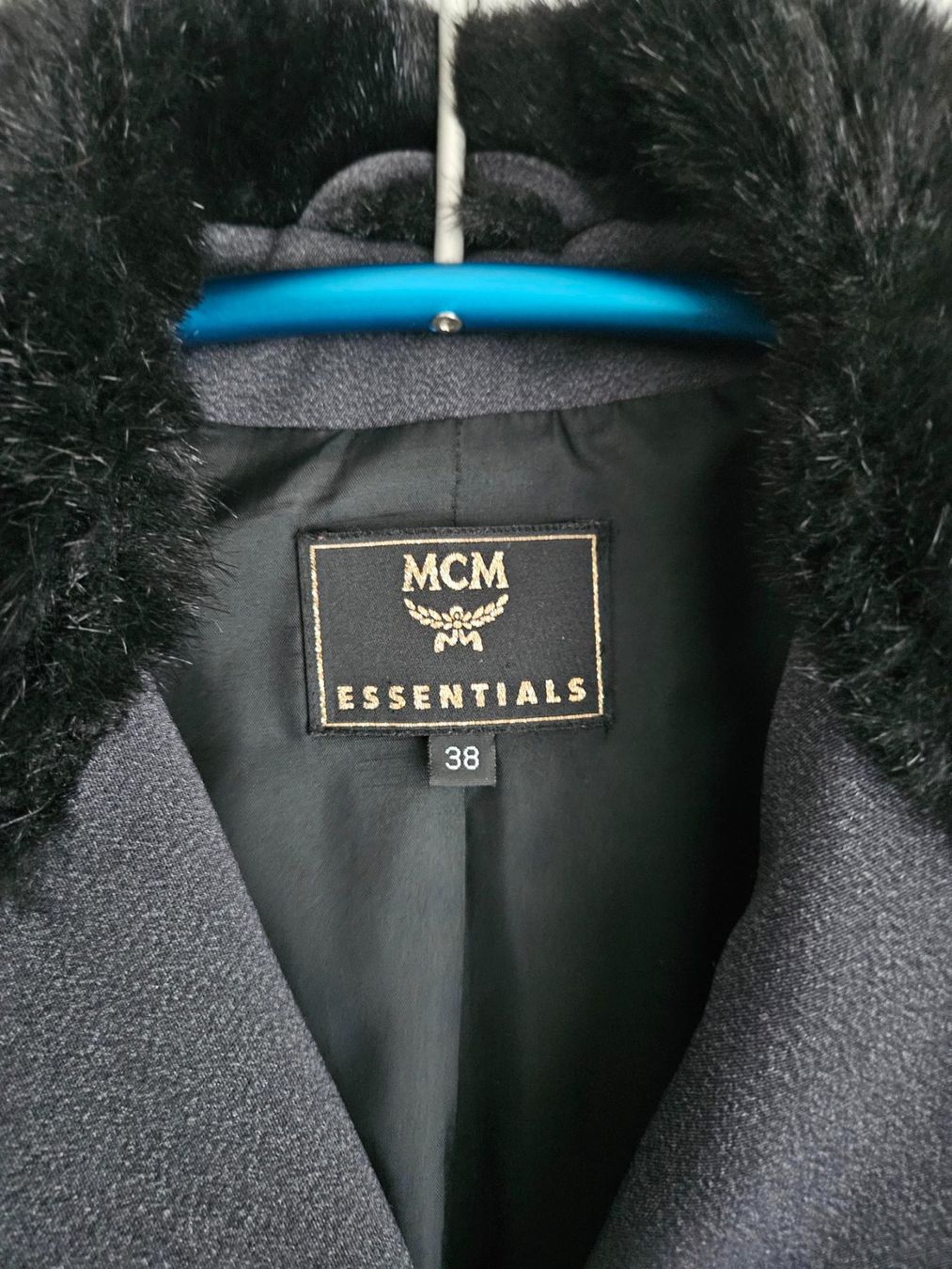 Mcm Mäntel: Wintermentel - MCM Essentials – Gebraucht aus Dänikon ZH von fantasia53 2