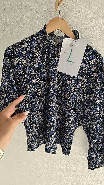 Lotti di vestiti: Jolis pulls / blouses 40/42 L – Usato da Marnand venduto da Lkt071306
