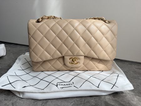 Chanel classic maxi flap