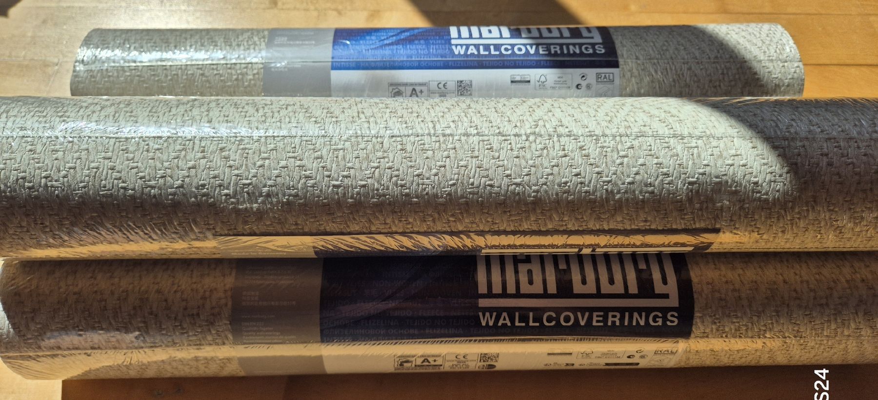 Tapeten: Vliestapete in textilem beige uni – Neu und originalverpackt aus Götighofen von Farheaven