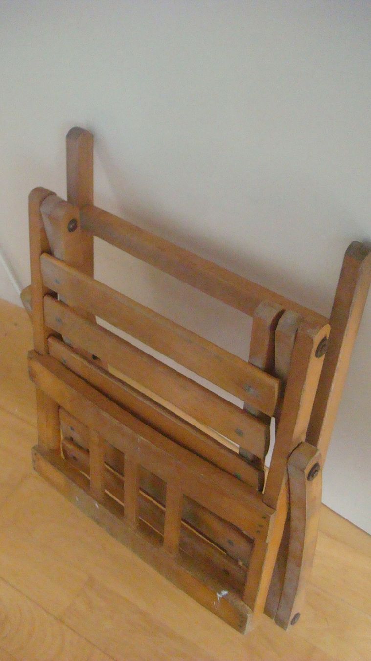 Chaises: Alter Kinder Holz Klappstuhl – D'occasion à Münchenstein par Pesci6 1