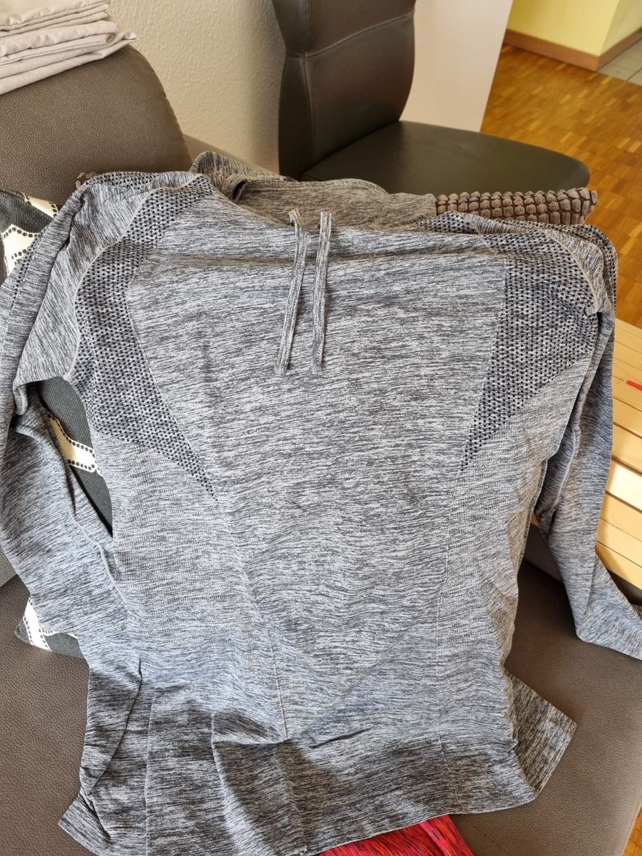 T-shirt: Turnsachen – Usato da Adliswil venduto da rossoelmare 4