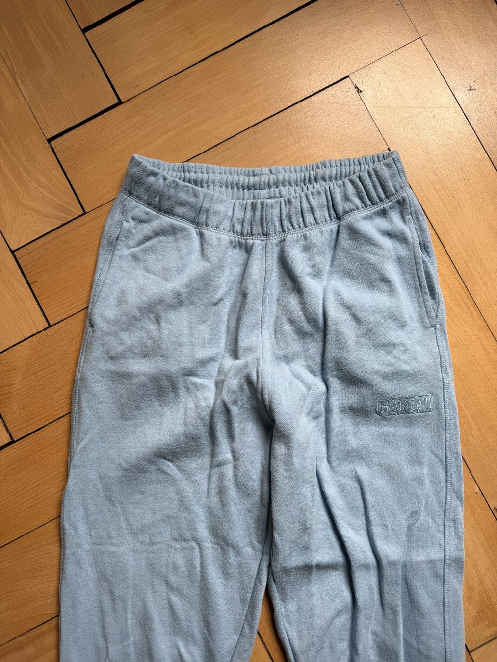 Ganni Pantaloni: GANNI - Trainerhose hellblau L – Usato da Zürich venduto da Diazaio 1