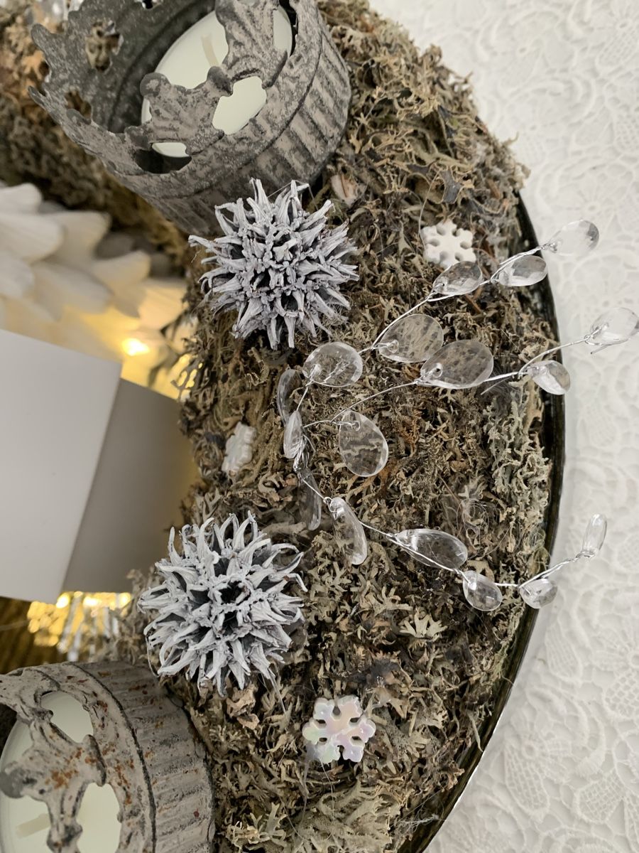 Tutte le decorazioni: Adventskranz mit Häuschen Handmade – Nuovo e nell'imballaggio originale da Diepoldsau venduto da Luxusdeko 7